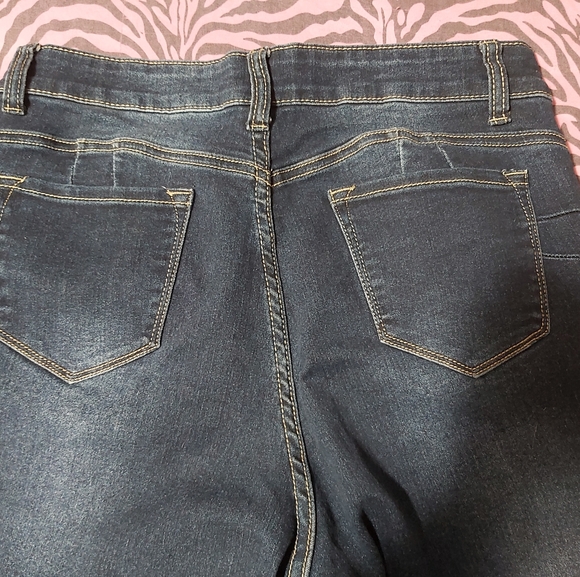 Fashion Nova mid-rise skinny jean - Picture 3 of 4